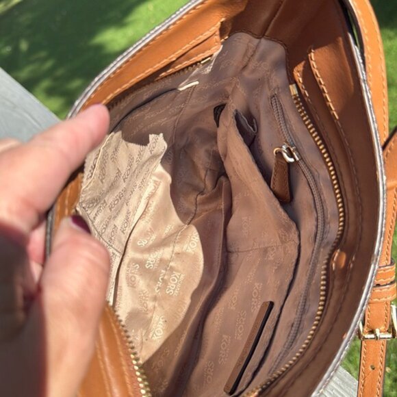 MICHAEL Micheal Kors Large Jet Set Travel Messenger/Crossbody - Picture 15 of 17